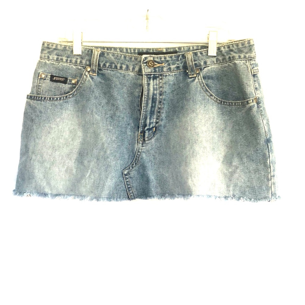 Squeeze jean mini skirt!